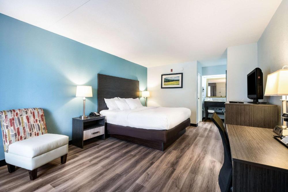 King Room - Non-Smoking interior